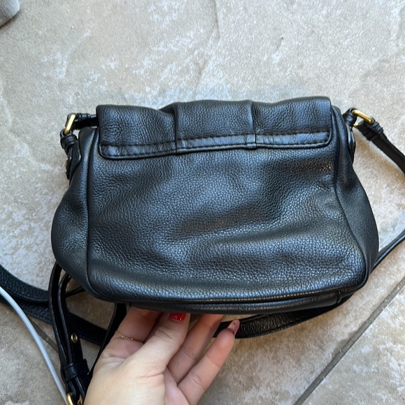 Marc jacobs cross body. Black with gold hardware - Picture 2 of 7